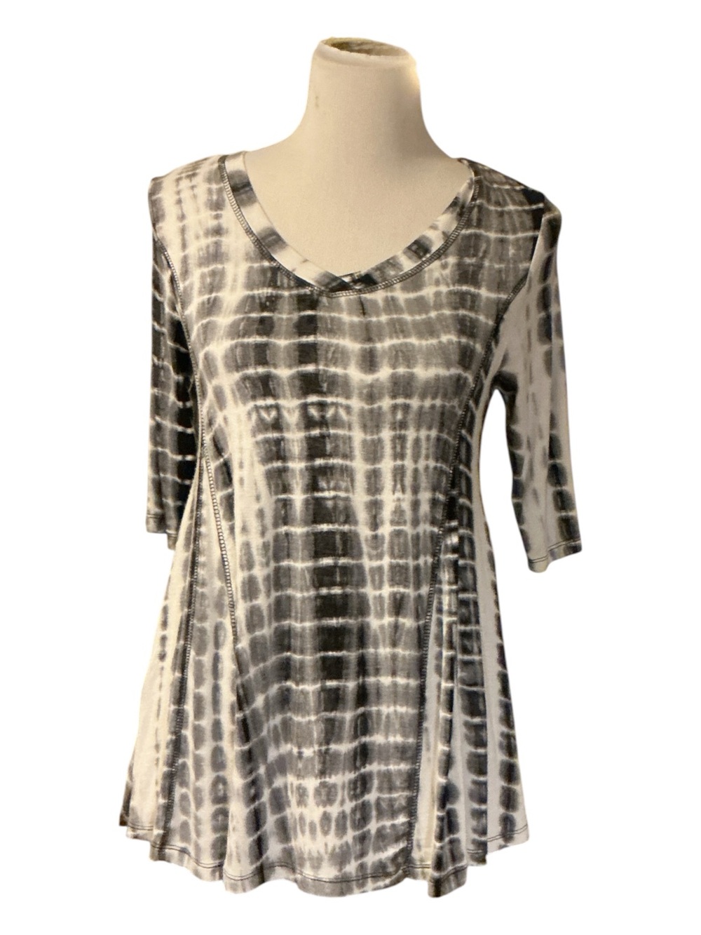 Women’s Black & White Tie-Dye V-Neck Tunic Top